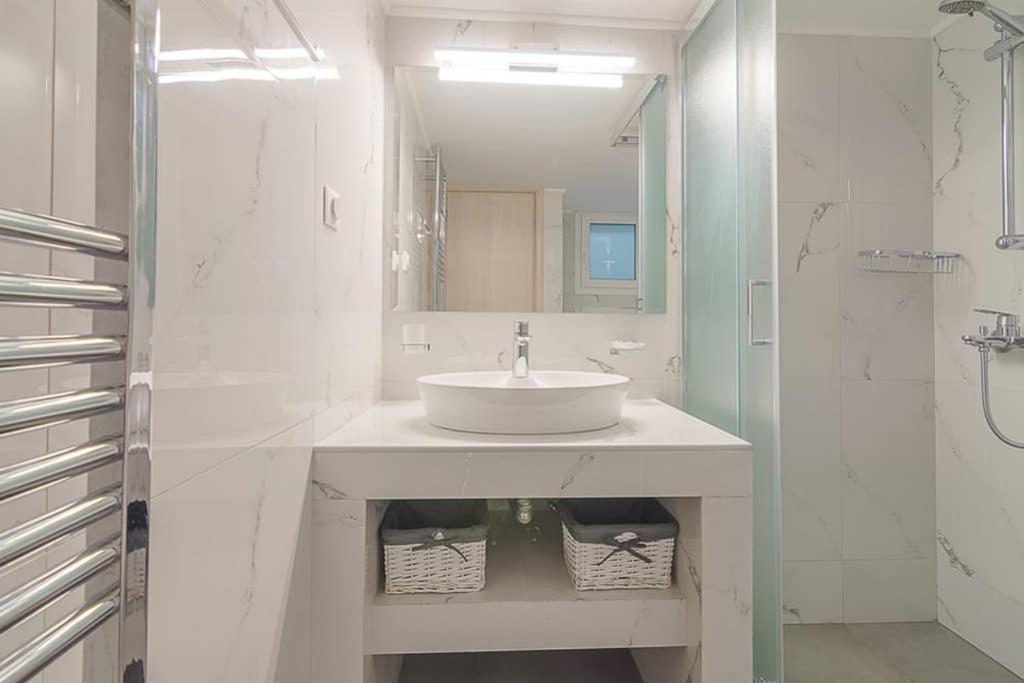 Bright Apartment For 6 Ppl In Atény Exteriér fotografie